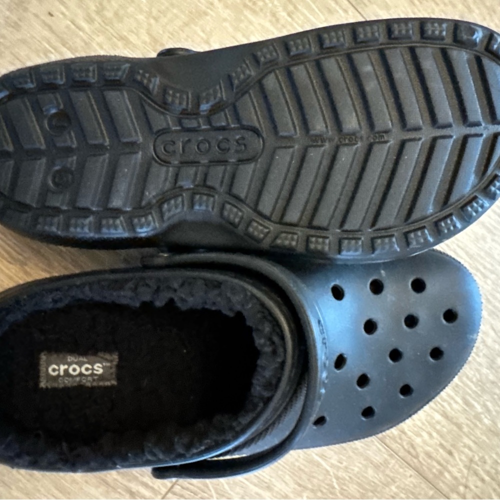 CROCS Black Clogs with Soft Lining - Picture 3 of 3